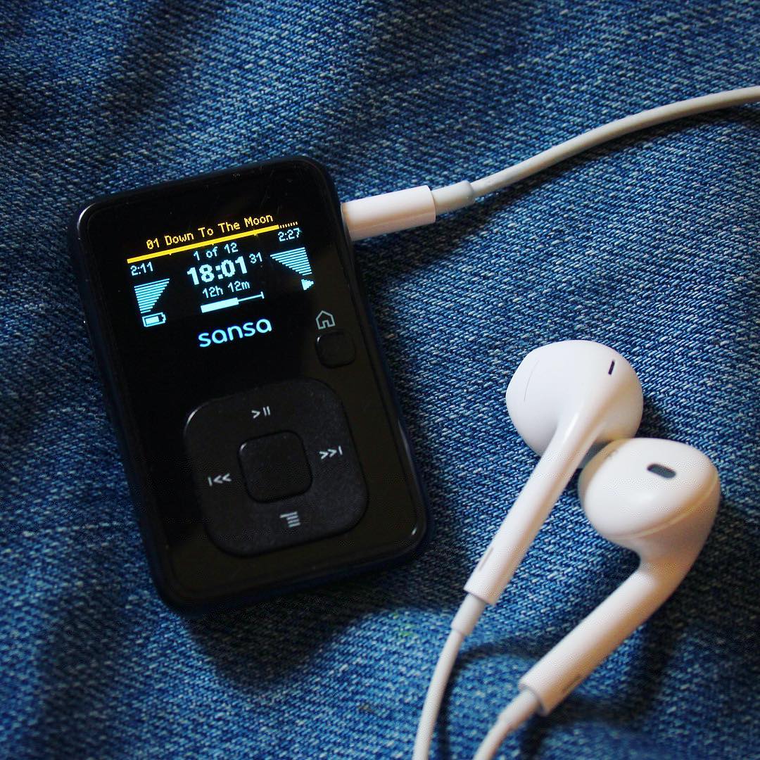 Mp3-плеер SanDisk Sansa Clip с наушниками